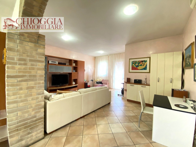 Immagine 6 di Casa bifamiliare in vendita  in Via Primavera a Chioggia