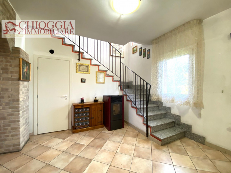 Immagine 7 di Casa bifamiliare in vendita  in Via Primavera a Chioggia