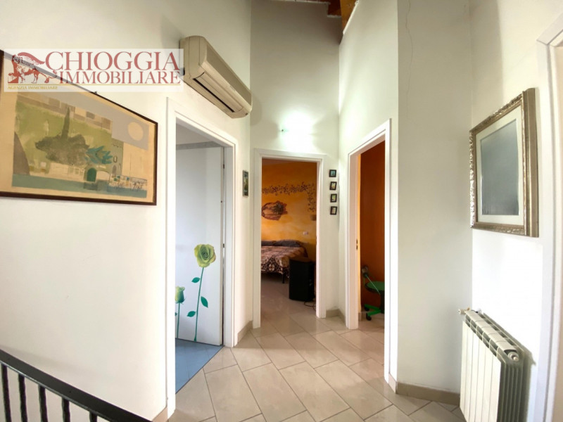 Immagine 8 di Casa bifamiliare in vendita  in Via Primavera a Chioggia