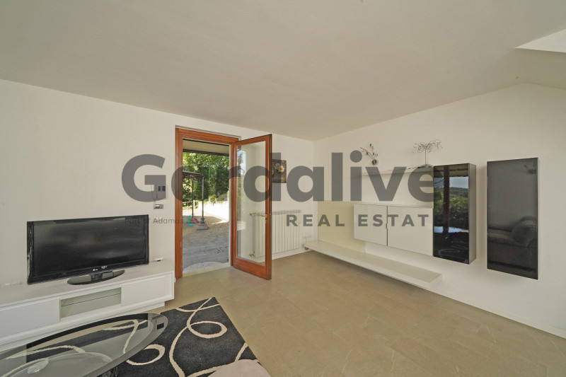 Immagine 6 di Villa in vendita  in Via Novaglio , 9 a Polpenazze Del Garda