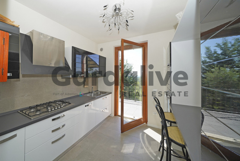 Immagine 8 di Villa in vendita  in Via Novaglio , 9 a Polpenazze Del Garda