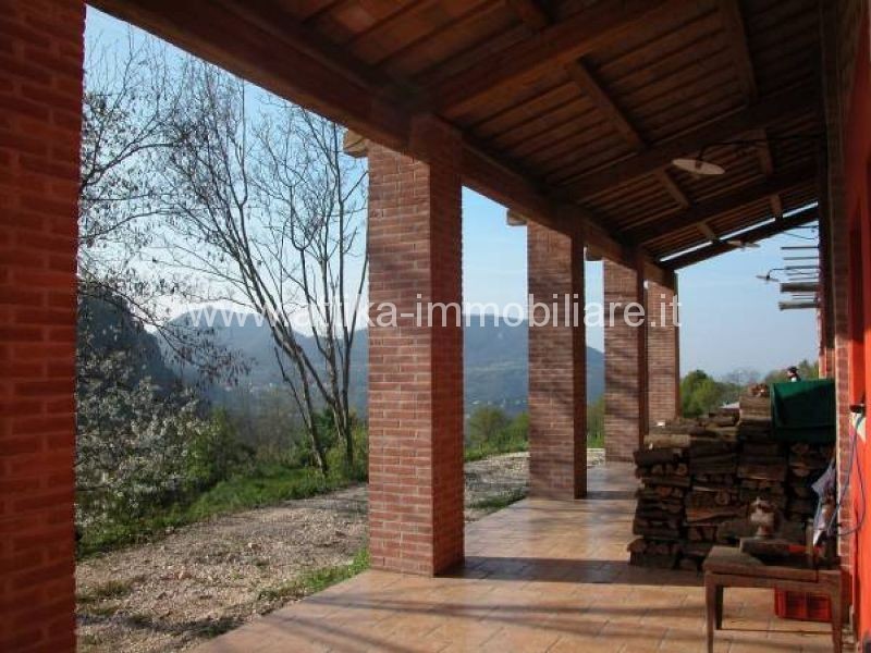 Immagine 2 di Agriturismo in vendita  in Castelnuovo a Teolo