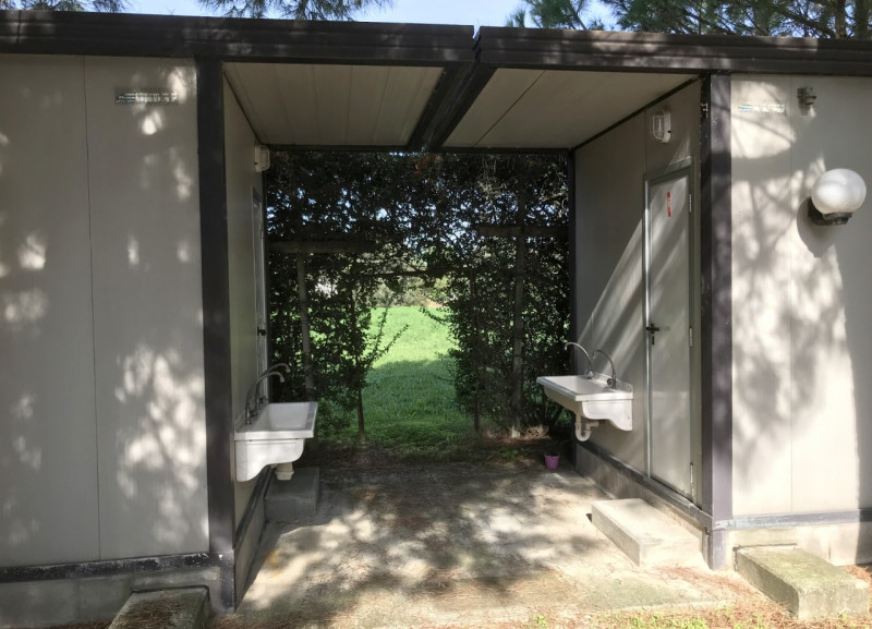 Immagine 10 di Attività commerciale in vendita  a Arqua' Polesine