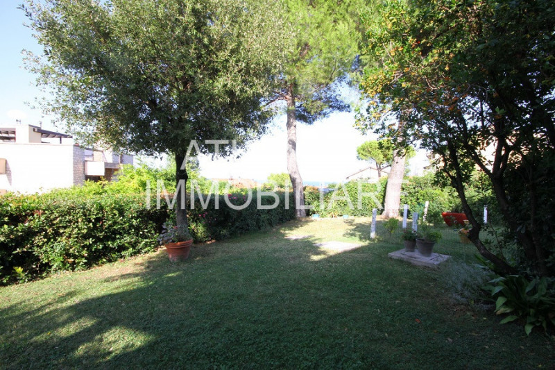 Immagine 8 di Villetta a schiera in vendita  in viale Trebaci a Riccione