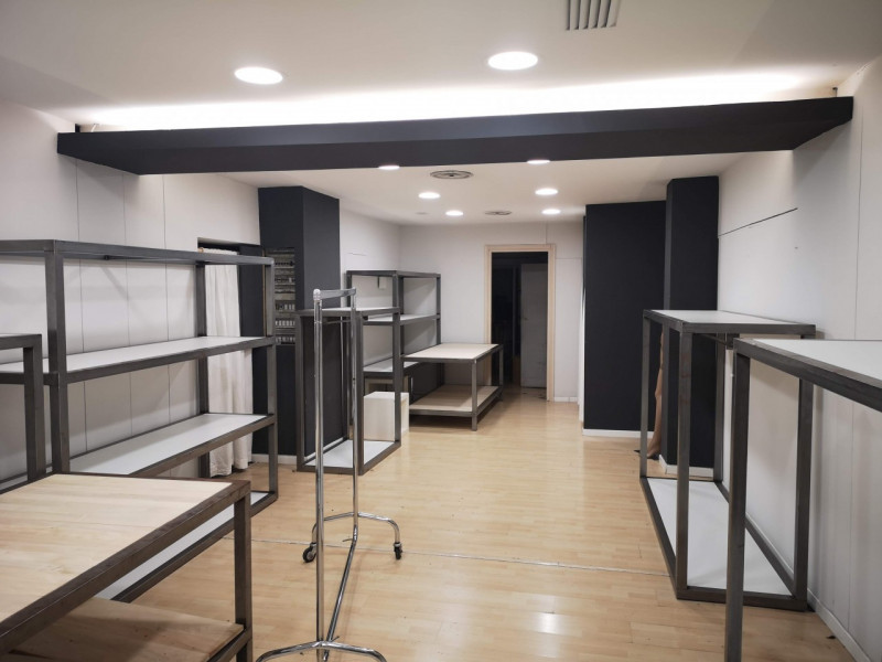 Immagine 5 di Negozio in vendita  in Piazza Maggiore, 20 a Este