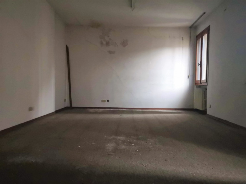 Immagine 6 di Negozio in vendita  in Piazza Maggiore, 20 a Este