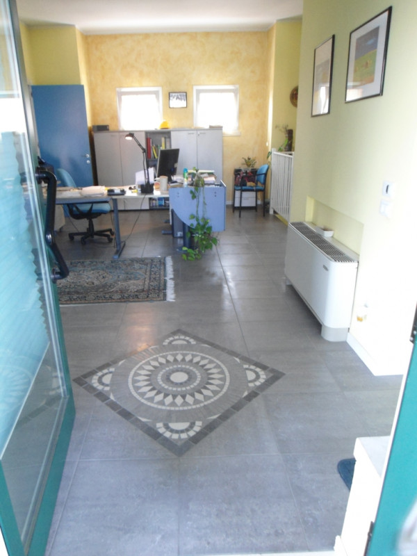 Immagine 2 di Negozio in vendita  a Rovolon