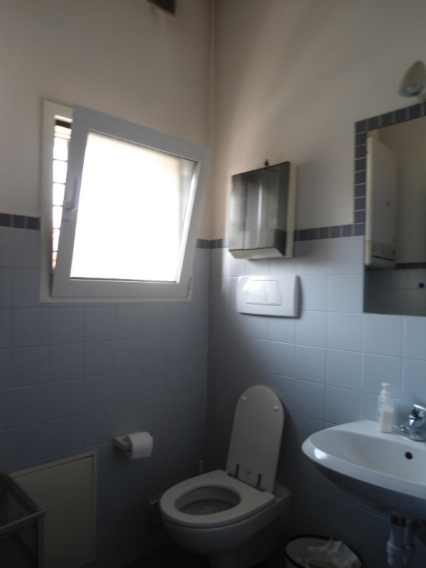 Immagine 4 di Negozio in vendita  a Rovolon