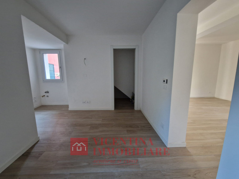 Immagine 3 di Appartamento in vendita  in Via Legione antonini 24 a Vicenza