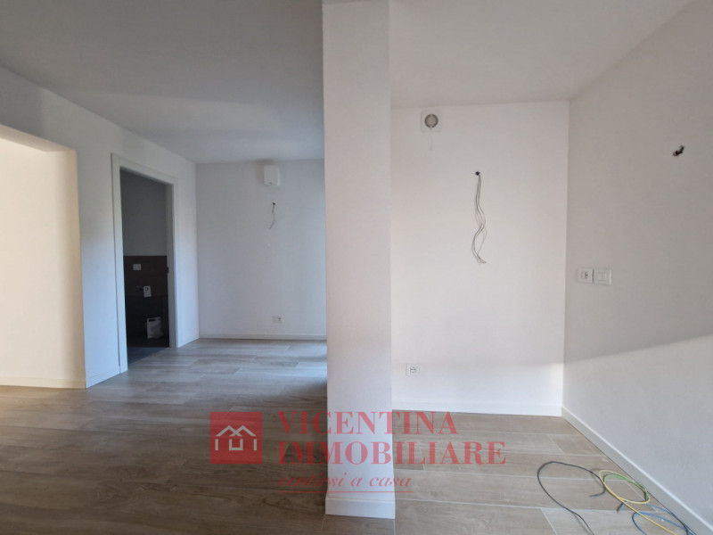 Immagine 5 di Appartamento in vendita  in Via Legione antonini 24 a Vicenza
