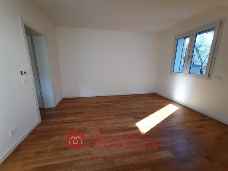 Immagine 7 di Appartamento in vendita  in Via Legione antonini 24 a Vicenza