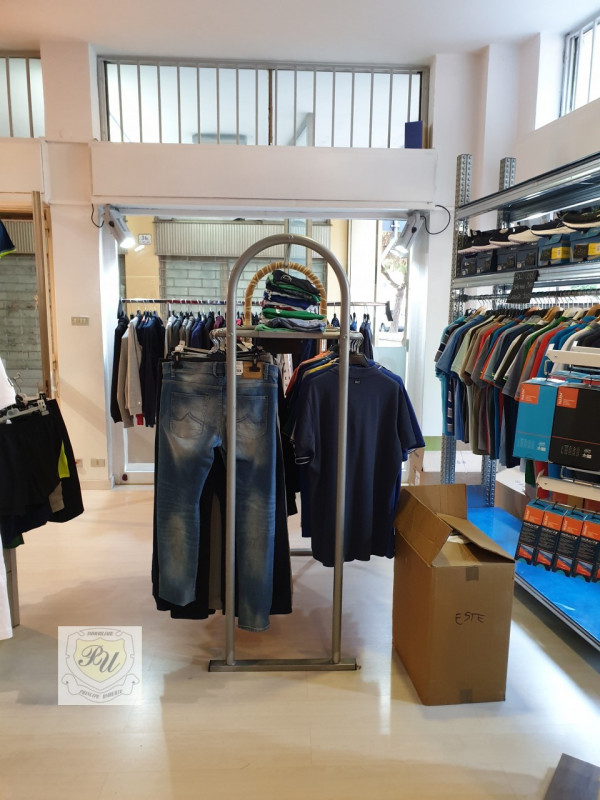 Immagine 1 di Negozio in vendita  in Via Principe Umberto, 54/B a Este