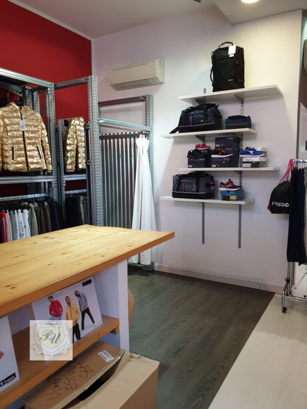 Immagine 2 di Negozio in vendita  in Via Principe Umberto, 54/B a Este