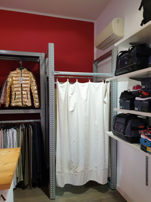 Immagine 4 di Negozio in vendita  in Via Principe Umberto, 54/B a Este