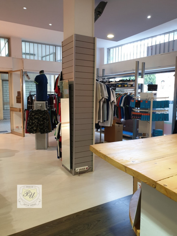 Immagine 9 di Negozio in vendita  in Via Principe Umberto, 54/B a Este