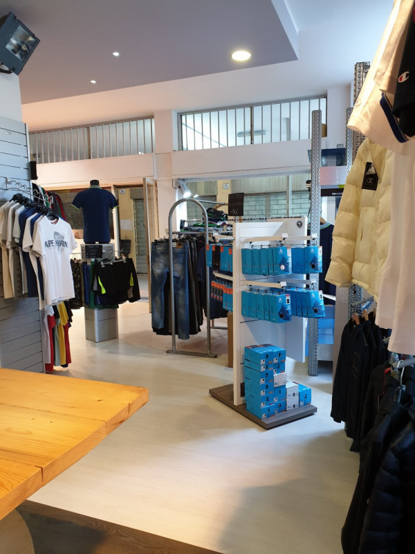 Immagine 11 di Negozio in vendita  in Via Principe Umberto, 54/B a Este