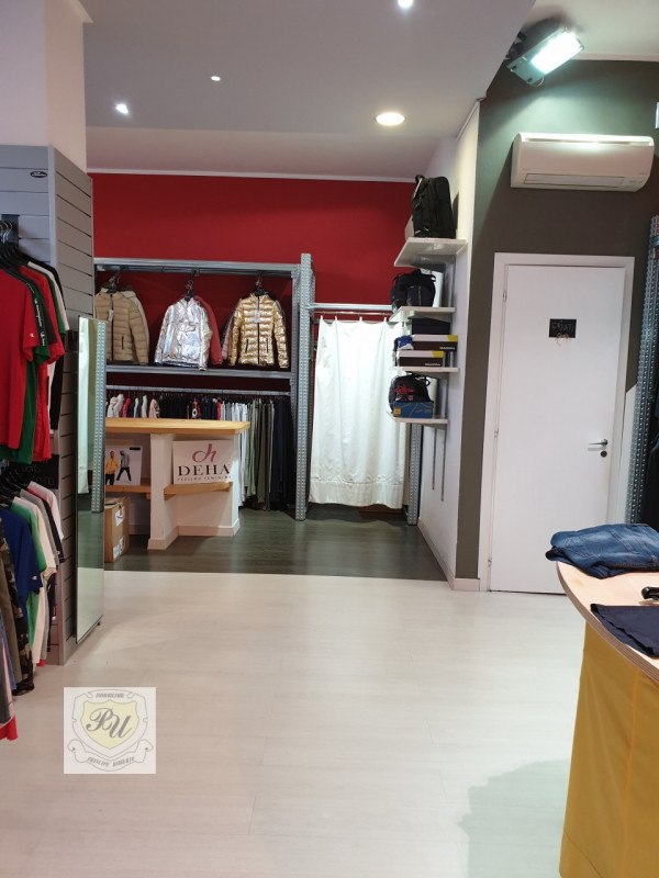 Immagine 14 di Negozio in vendita  in Via Principe Umberto, 54/B a Este