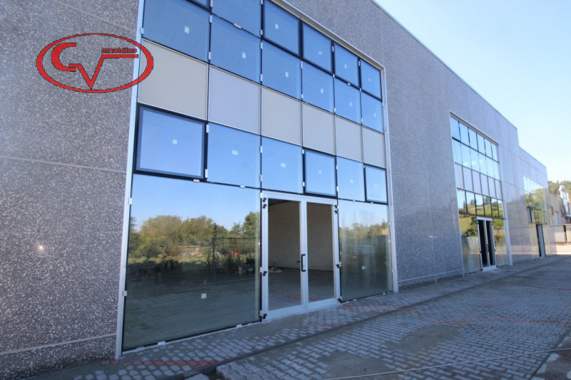 Immagine 2 di Negozio in vendita  in viale cadorna a Montevarchi