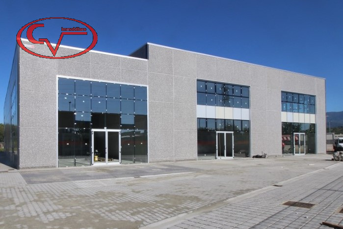 Immagine 3 di Negozio in vendita  in viale cadorna a Montevarchi