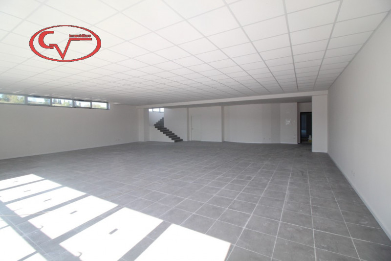 Immagine 13 di Negozio in vendita  in viale cadorna a Montevarchi