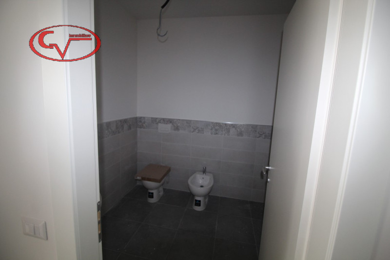 Immagine 14 di Negozio in vendita  in viale cadorna a Montevarchi