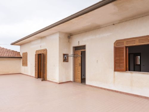 Immagine 6 di Casa indipendente in vendita  in Via Michelica Musebbi Calicantone a Modica