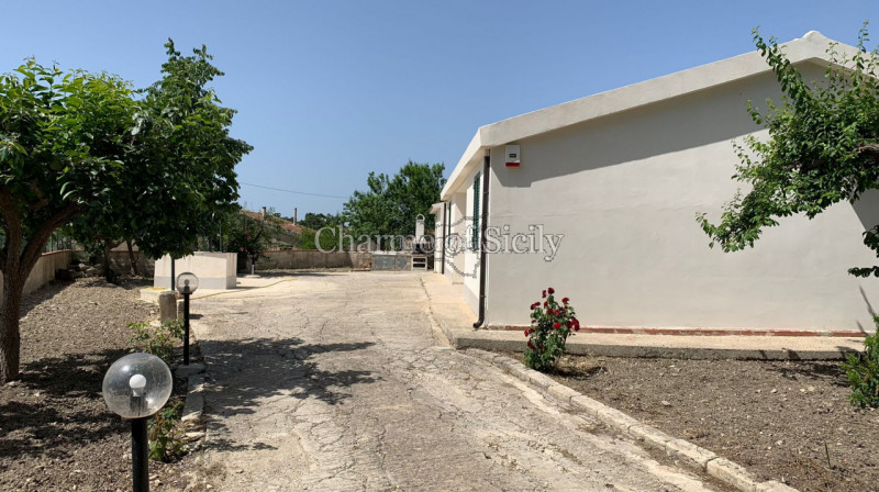 Immagine 3 di Villa in vendita  in Via del tellesimo a Ragusa