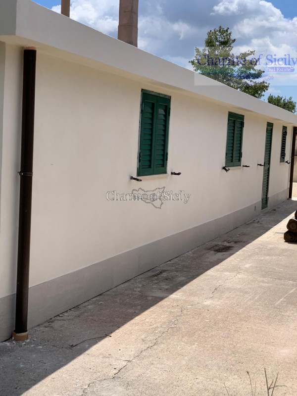 Immagine 25 di Villa in vendita  in Via del tellesimo a Ragusa