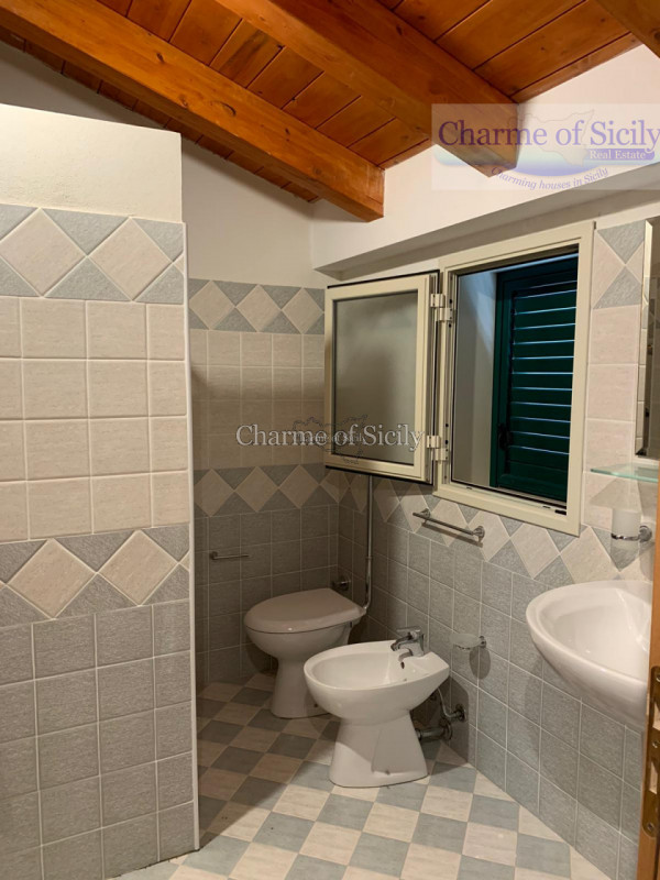 Immagine 30 di Villa in vendita  in Via del tellesimo a Ragusa