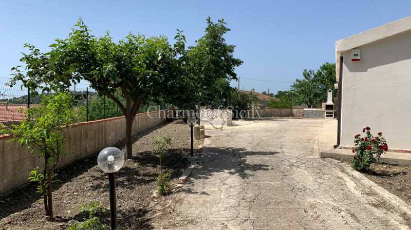 Immagine 32 di Villa in vendita  in Via del tellesimo a Ragusa