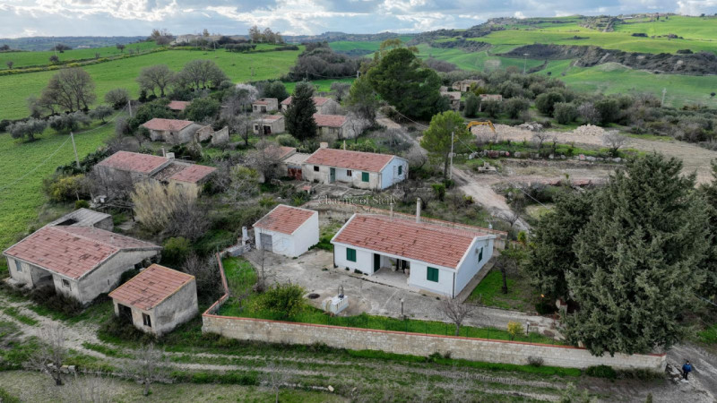 Immagine 42 di Villa in vendita  in Via del tellesimo a Ragusa