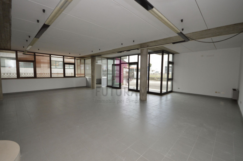 Immagine 7 di Negozio in affitto  a Brendola