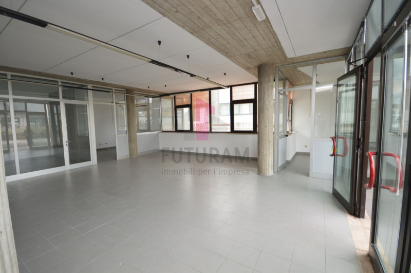 Immagine 8 di Negozio in affitto  a Brendola