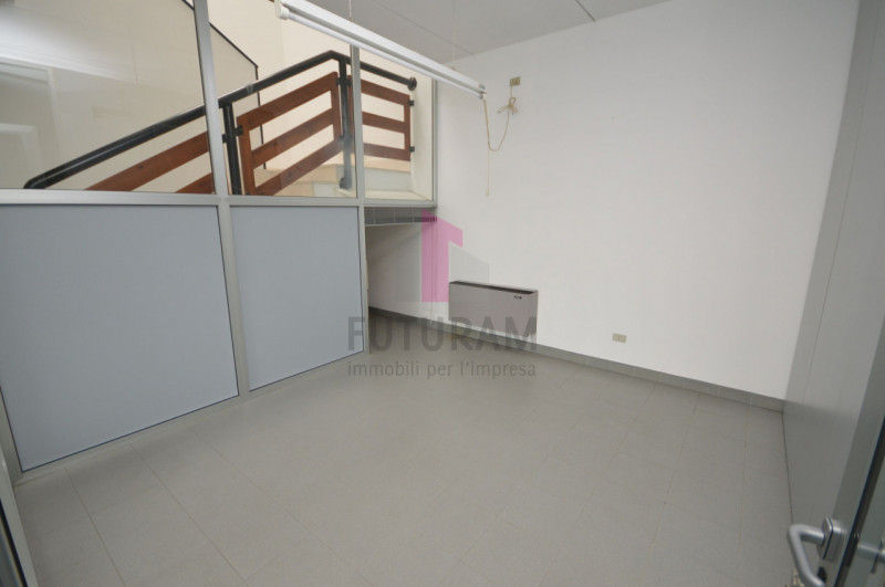 Immagine 10 di Negozio in affitto  a Brendola