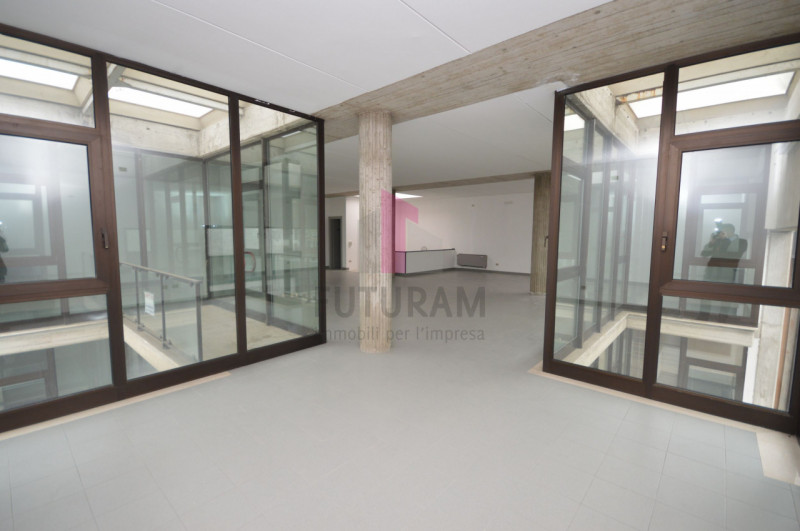 Immagine 13 di Negozio in affitto  a Brendola