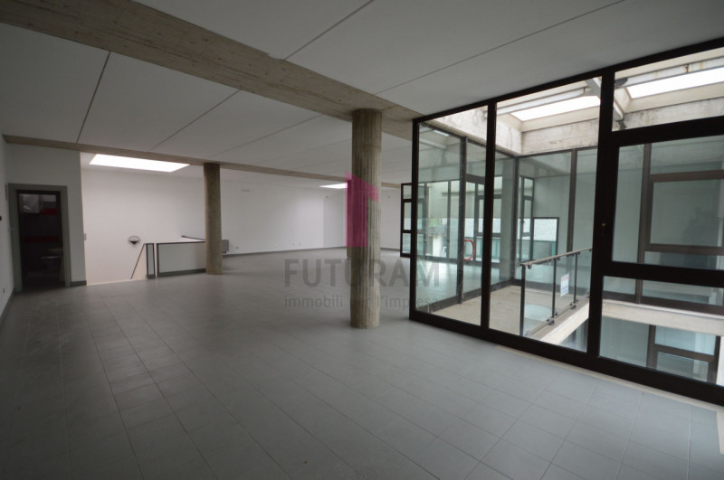 Immagine 20 di Negozio in affitto  a Brendola