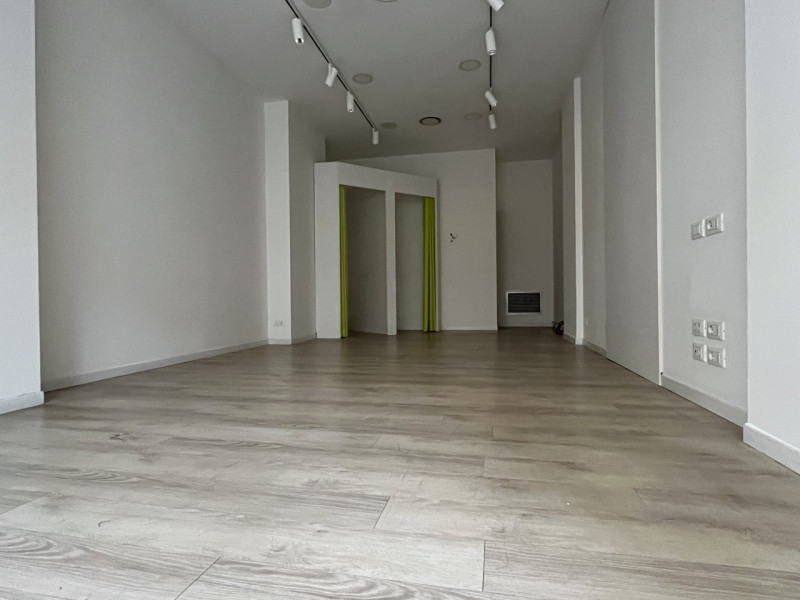 Immagine 2 di Negozio in vendita  in Via Altinate a Padova