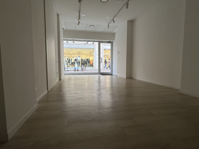 Immagine 3 di Negozio in vendita  in Via Altinate a Padova