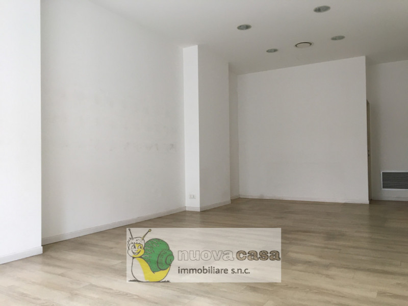 Immagine 6 di Negozio in vendita  in Via Altinate a Padova