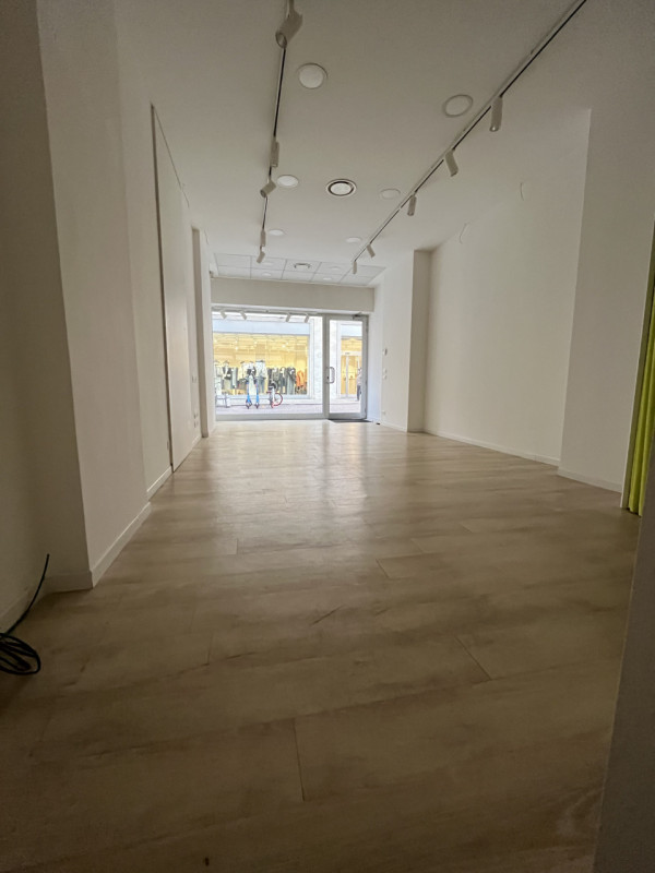 Immagine 10 di Negozio in vendita  in Via Altinate a Padova