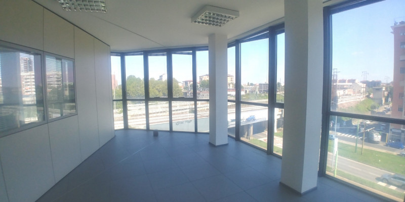 Immagine 13 di Ufficio in affitto  in VIALE SARCA a Milano
