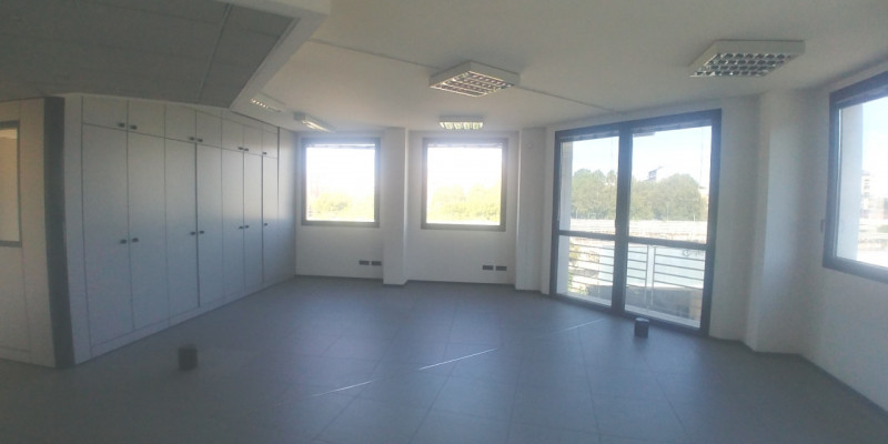 Immagine 14 di Ufficio in affitto  in VIALE SARCA a Milano