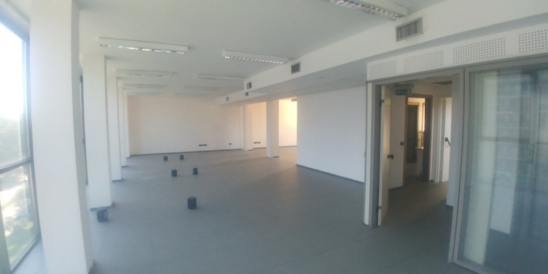 Immagine 1 di Ufficio in affitto  in VIALE SARCA a Milano