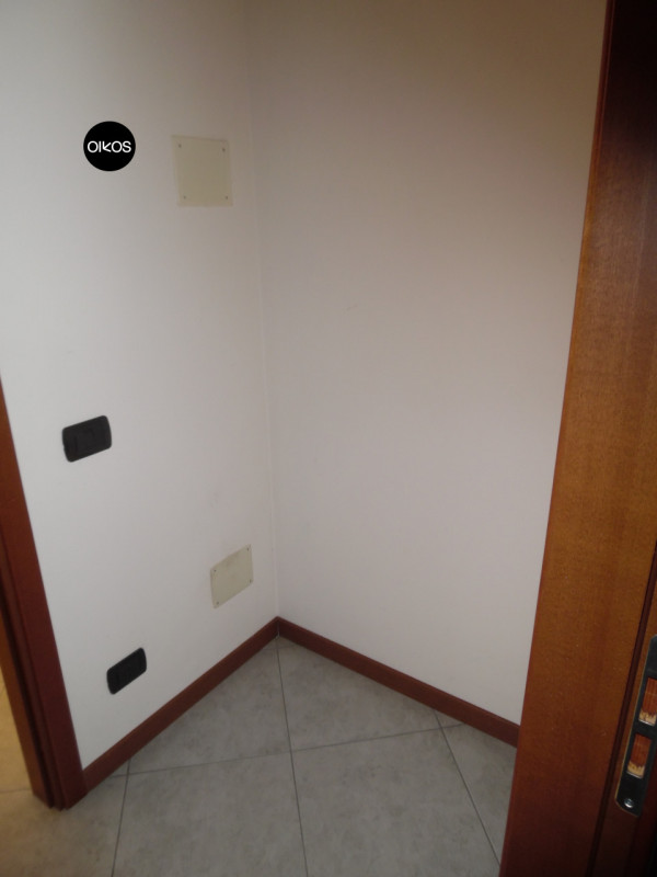 Immagine 4 di Negozio in affitto  a Campolongo Maggiore