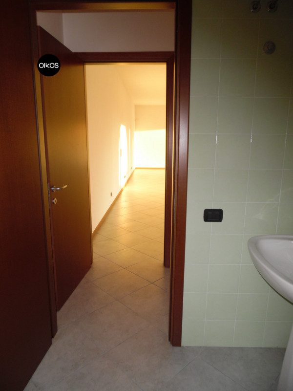 Immagine 5 di Negozio in affitto  a Campolongo Maggiore