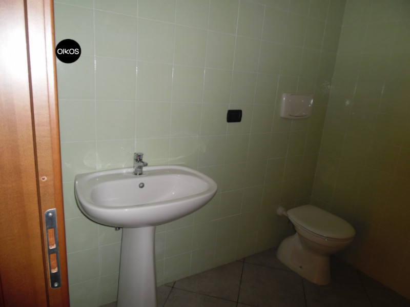 Immagine 6 di Negozio in affitto  a Campolongo Maggiore