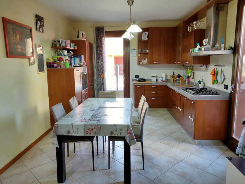 Immagine 2 di Appartamento in vendita  in via Ragazzi del 99 a Castegnero