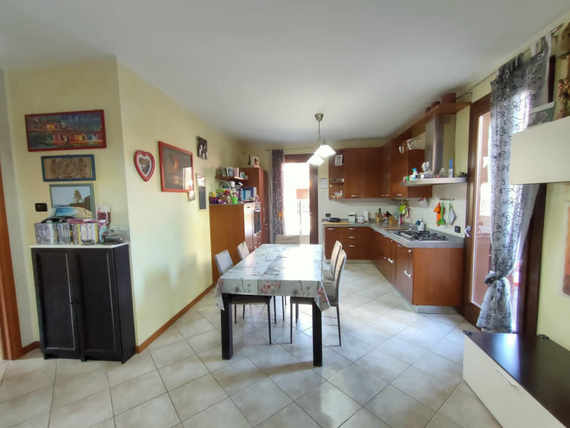 Immagine 5 di Appartamento in vendita  in via Ragazzi del 99 a Castegnero