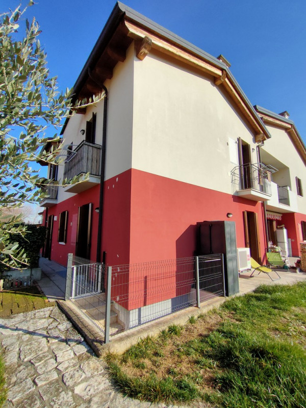 Immagine 11 di Appartamento in vendita  in via Ragazzi del 99 a Castegnero