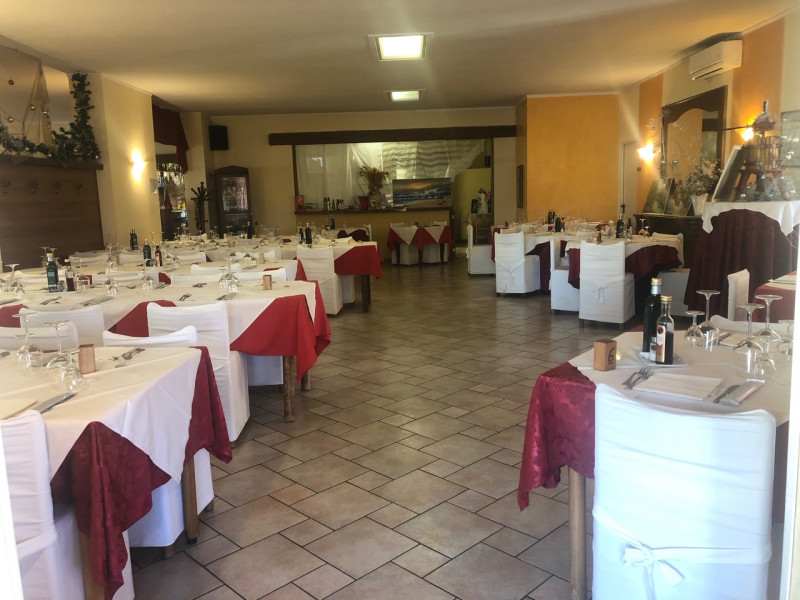 Immagine 2 di Attività commerciale in affitto  in via cavour, 79 Este a Vo